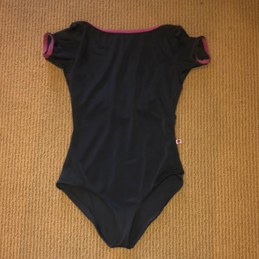 Gray and pink Yumiko